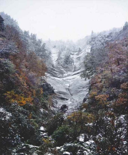 最優秀賞－藤間道徳「志津倉山　雨乞い岩を望む」