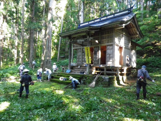 諏訪神社の清掃・草刈り_R