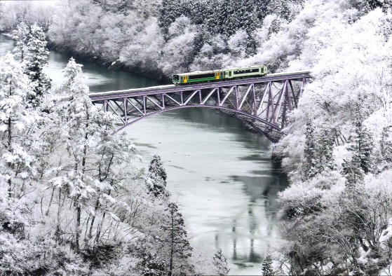 re_7_交流センター山びこ賞 『運転再開一番列車』（小野孝雄）