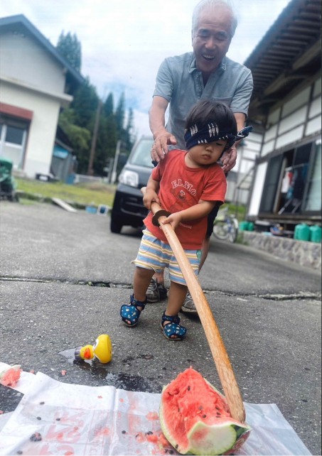 re_3_写真クラブ会長賞 『はじめてのスイカわり』（二瓶朋子）